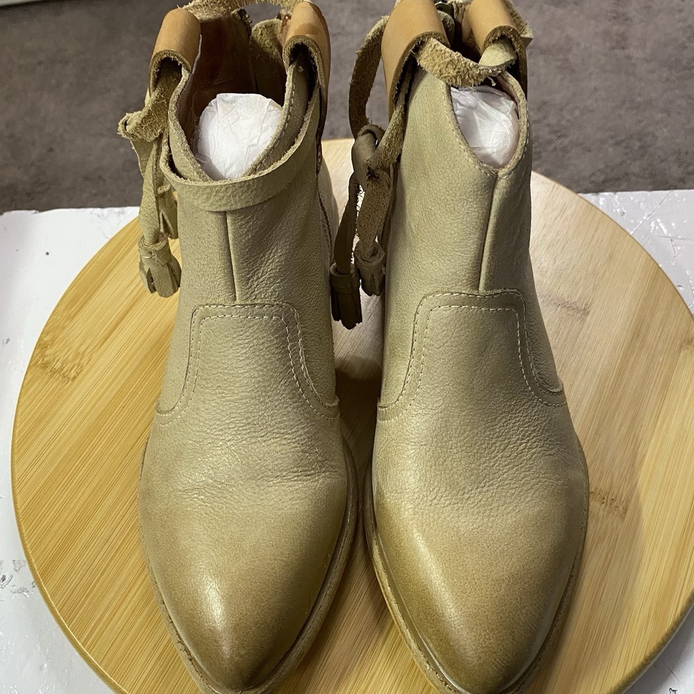Women's Milooey Vintage tan ankle Western Boot Sz 8? Length 9 1/2"- "230" Bottom